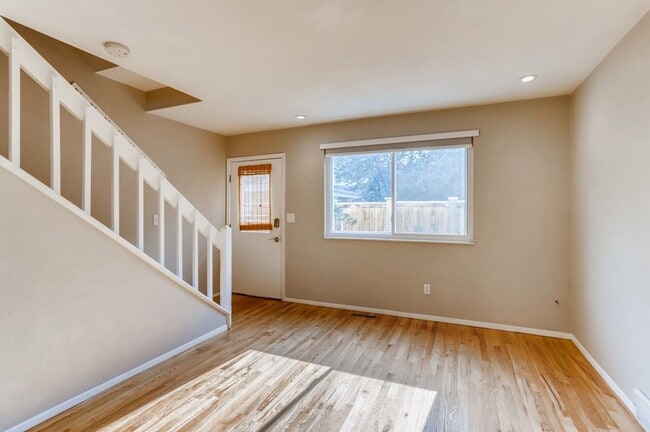 Building Photo - Charming Downtown Boulder Unit Steps from Pearl Street-Available August 1!