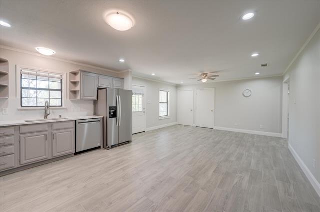 Building Photo - 304 Oak Dr