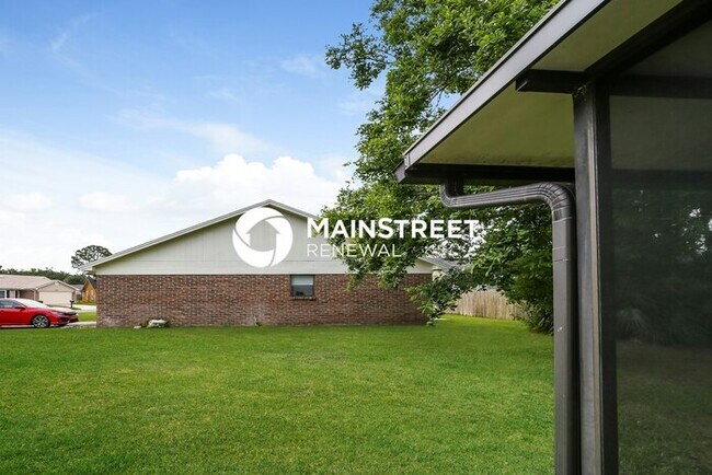 Building Photo - 4 Bedroom Pet-Friendly Home in JACKSONVILLE, FL with Main Street Renewal