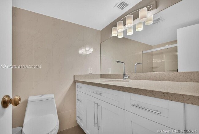 Building Photo - 18041 Biscayne Blvd