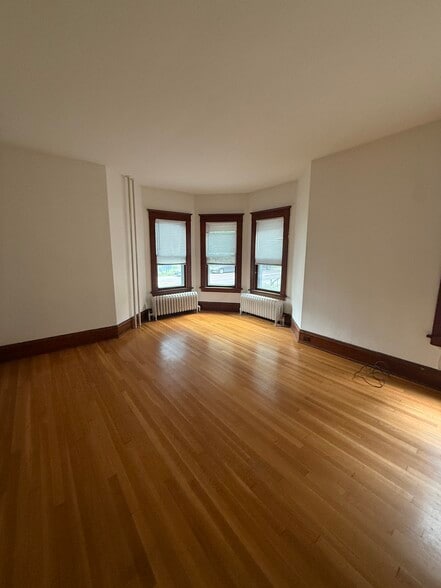 Building Photo - 17 N Willard St