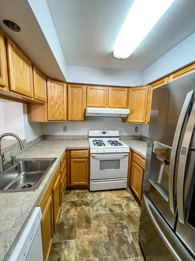 Building Photo - 14425 Gringsby Ct