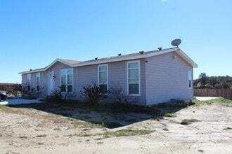 Building Photo - 3 Bed 2 Bath Home for Rent in Anza on 2 pl...