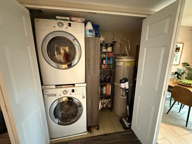 Building Photo - 2BR/1.5BA Condo in ALPINE available w/ 2 assigned parking spots!