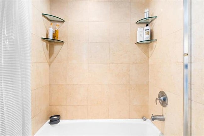 Building Photo - 18911 Collins Ave