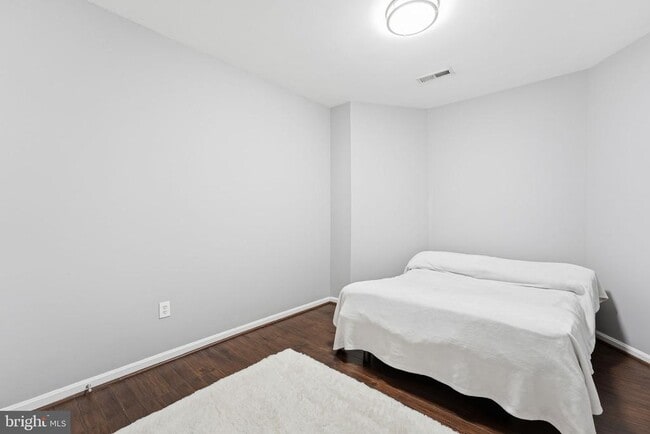 Building Photo - 1 Rivers Edge Terrace