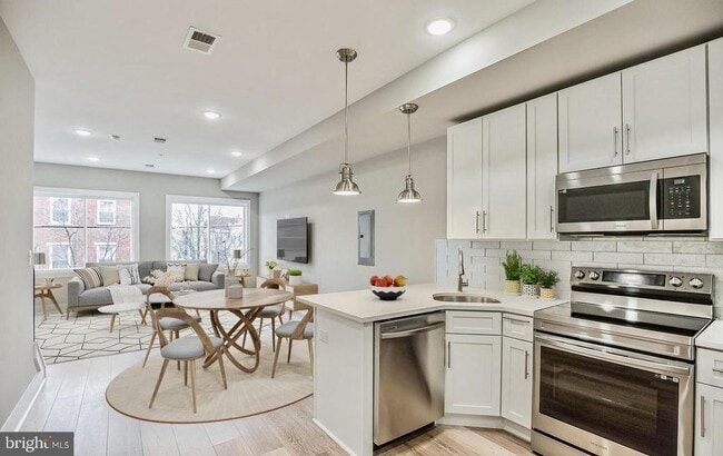 Building Photo - 2216 Emerald St