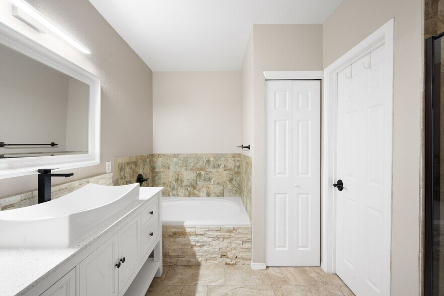 Building Photo - 6478 Silver Mesa Dr