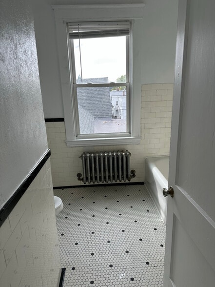 Building Photo - 124 Pine St