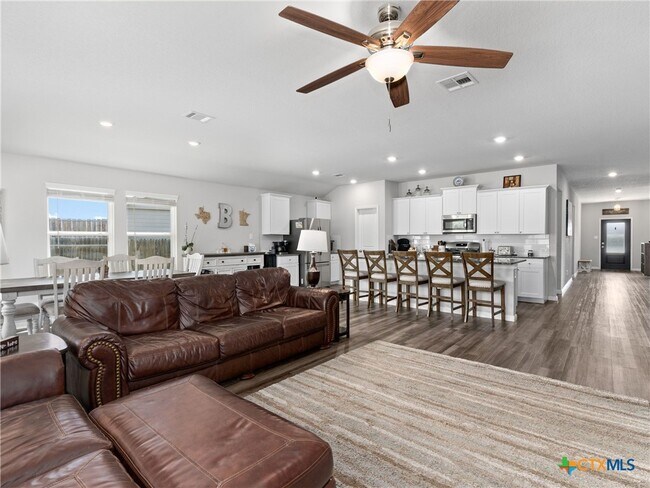 Building Photo - 597 Summersweet Rd