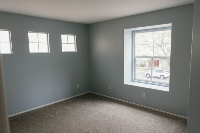 Building Photo - 1605 Snow Ave
