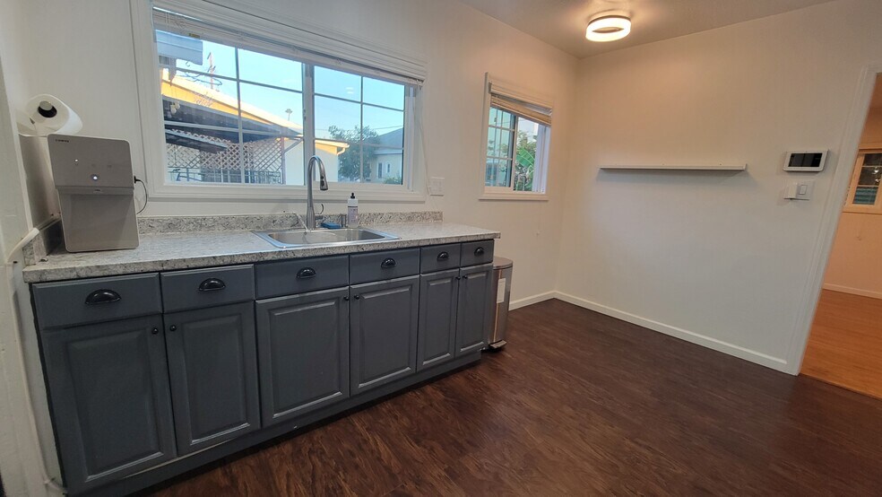 Building Photo - 1243 N Alexandria Ave