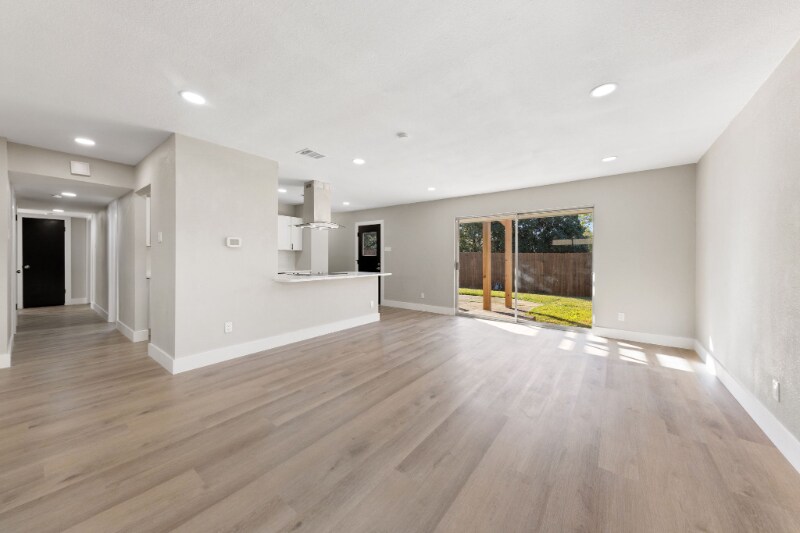 Building Photo - 605 Melrose Dr