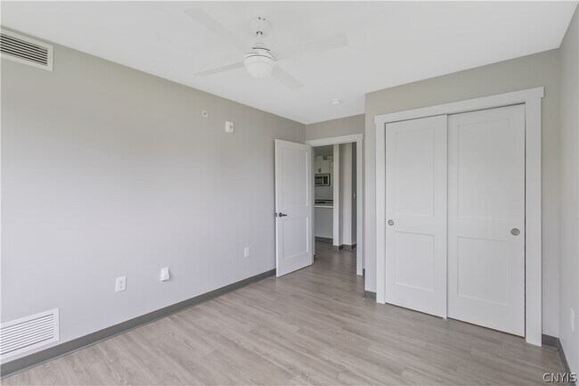 Building Photo - 21 Loso Dr