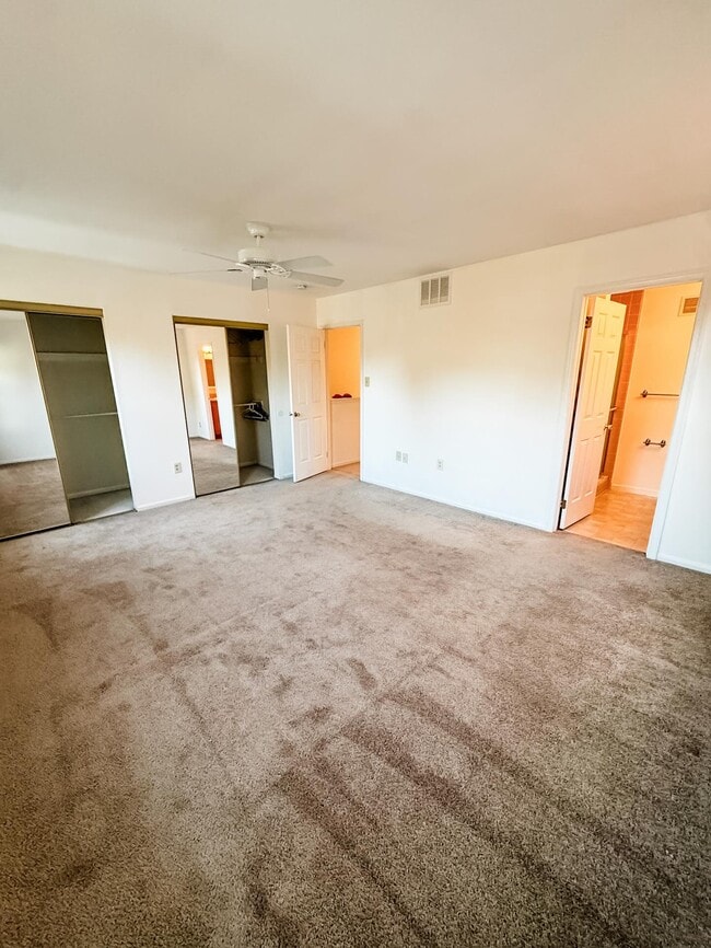 Building Photo - 3004 Shawnee Green