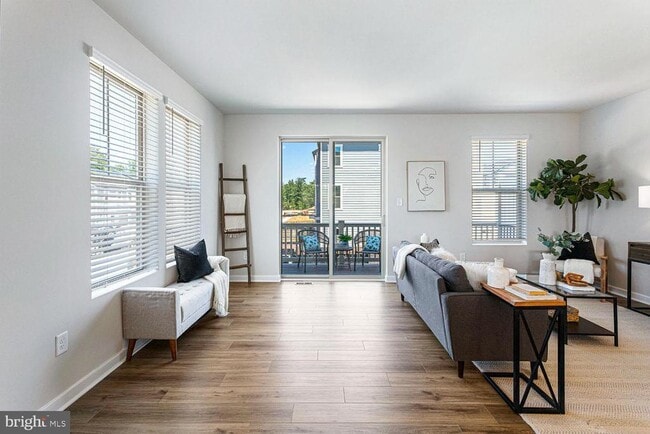 Building Photo - 2493 Avesta Pl