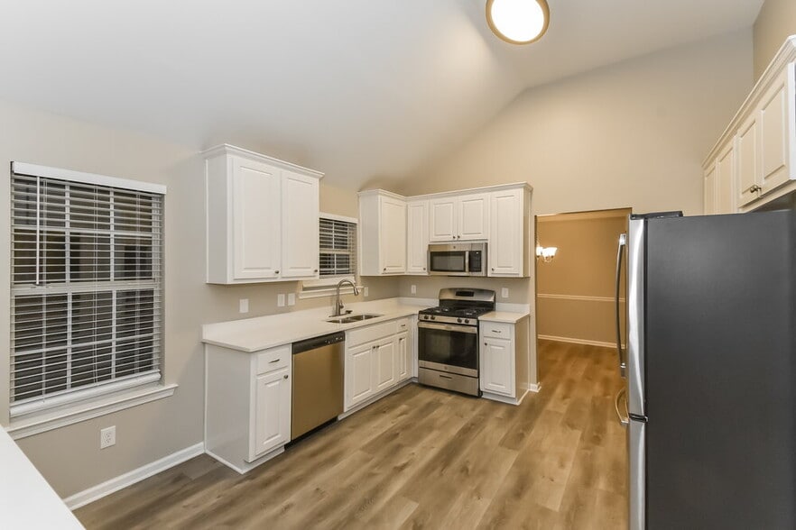 Building Photo - 7531 Sugarcreek Dr