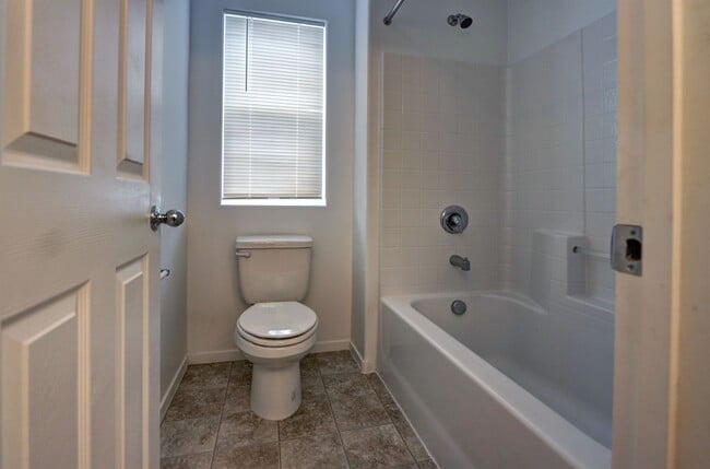 Building Photo - Immaculate 4 Bedroom Home