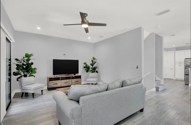 Building Photo - 405 S Westland Ave