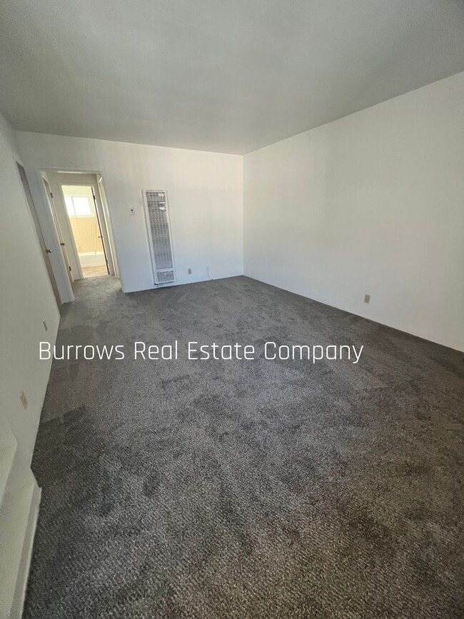 Building Photo - Midtown Ventura - 1 bedroom, 1 bathroom upstairs apartment