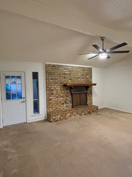 Building Photo - 1707 Chisolm Trail