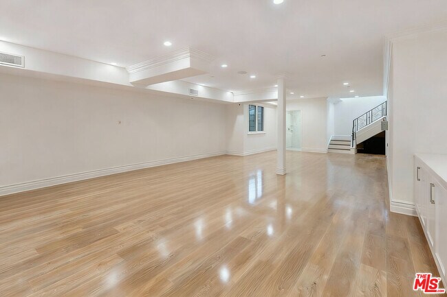 Building Photo - 363 S Saltair Ave