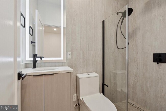 Primary Photo - 1438 Tasker St