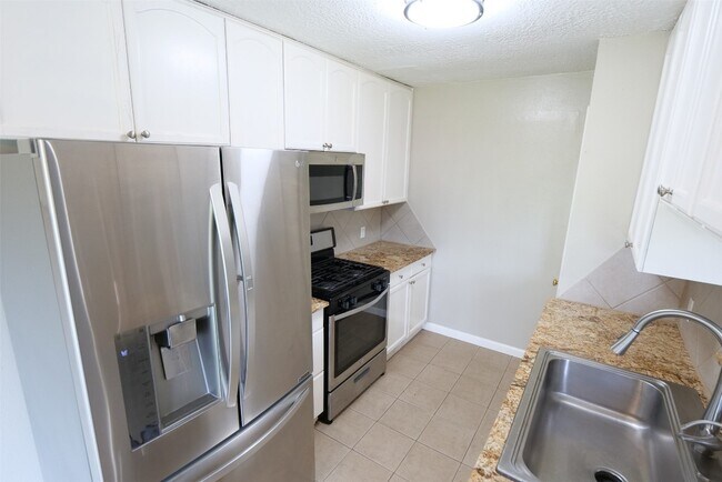 Building Photo - 5331 Inwood Dr