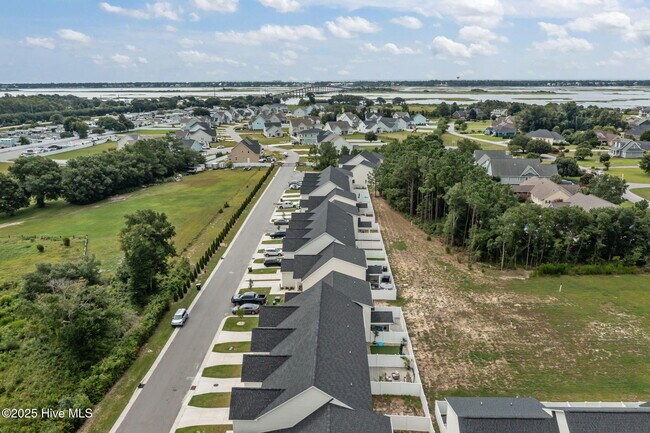 Building Photo - 150 Coastline Cir
