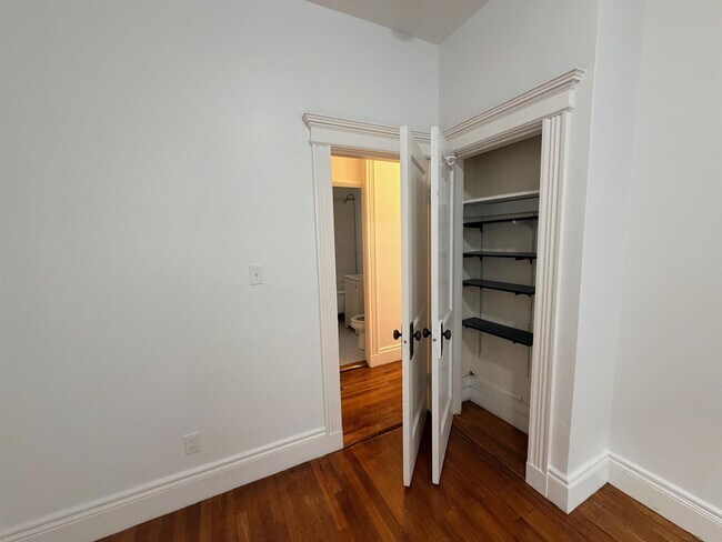 Building Photo - 70 Kirkland St