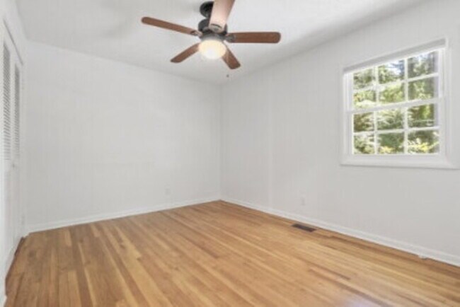 Building Photo - 1355 N Rdg St