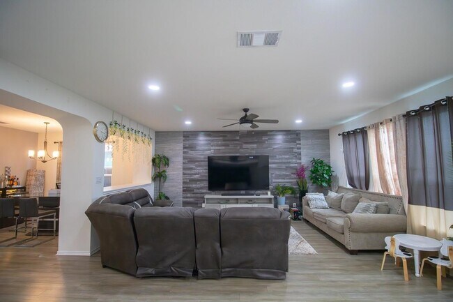 Building Photo - 2105 Ebony Dove St