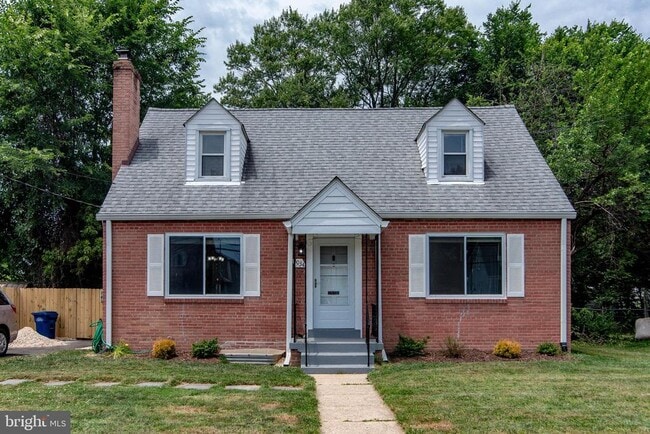 Building Photo - 3034 Fenwick Rd