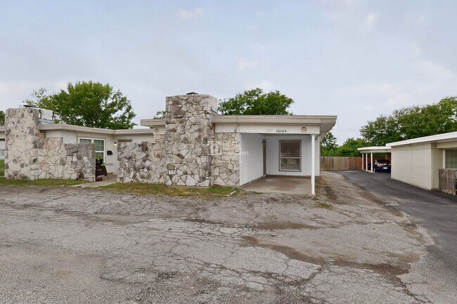 Building Photo - 6808 Trail Lake Dr