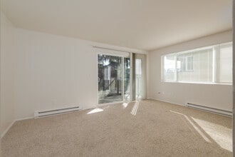 Building Photo - 569 Lee St