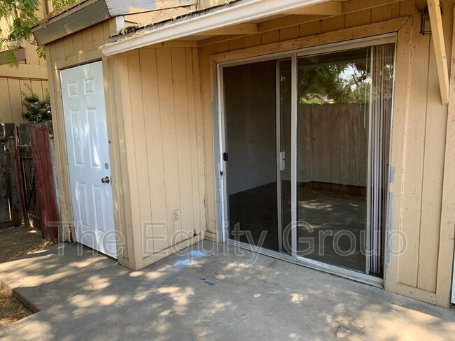Building Photo - 3912 W Meadow Ave