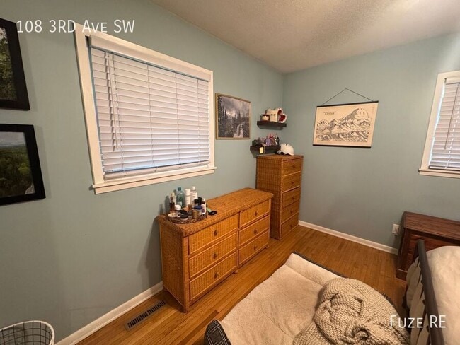 Building Photo - 108 3rd Ave SW