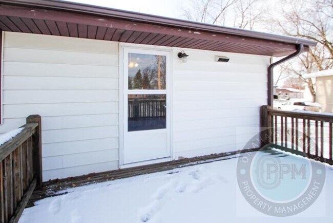 Building Photo - Spacious 3Bed/ 1Bath Home|$500 off the Deposit