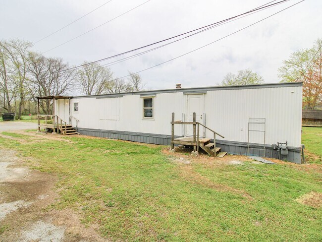 Building Photo - Great location close to Fayetteville, TN!