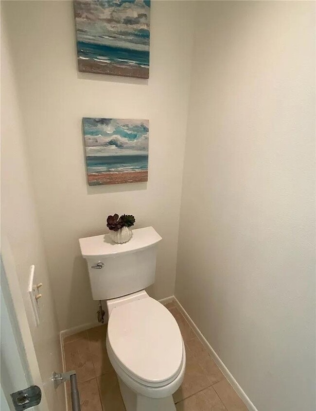 Building Photo - 4852 Tiara Dr