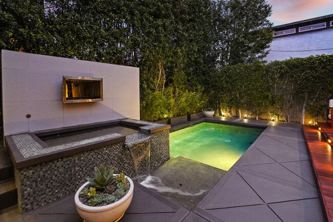 Building Photo - 8735 Dorrington Ave