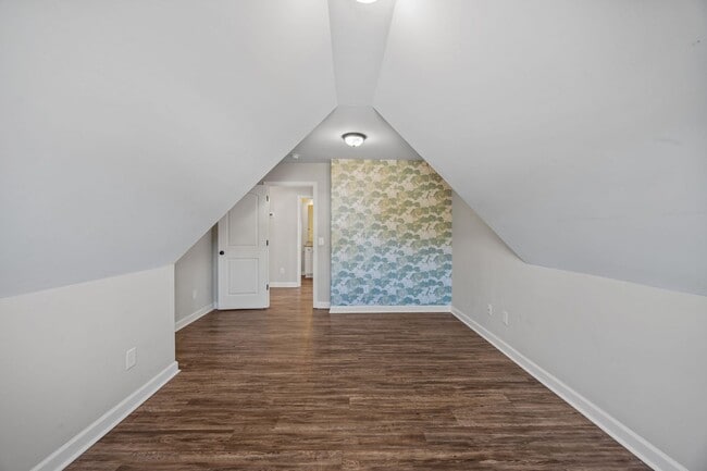 Building Photo - Welcome to Peyton's Lake!