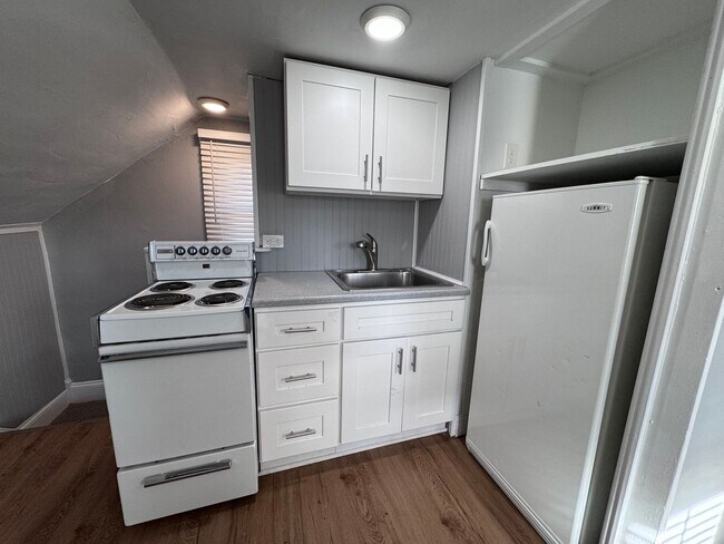 Building Photo - 202 N 5th St