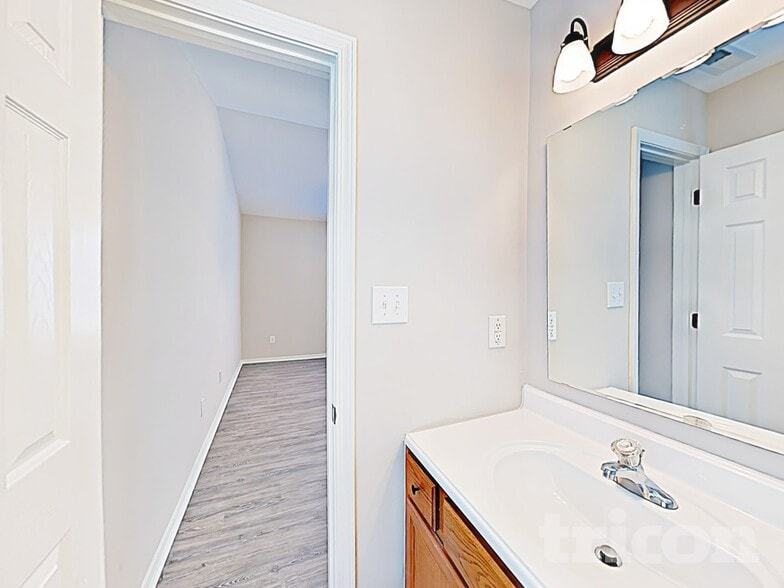 Building Photo - 1017 Narcissus Ct