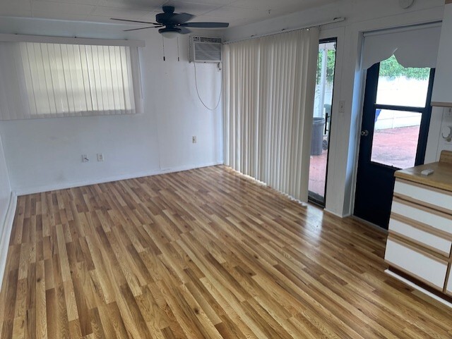 Building Photo - 13 S Palmway Ave