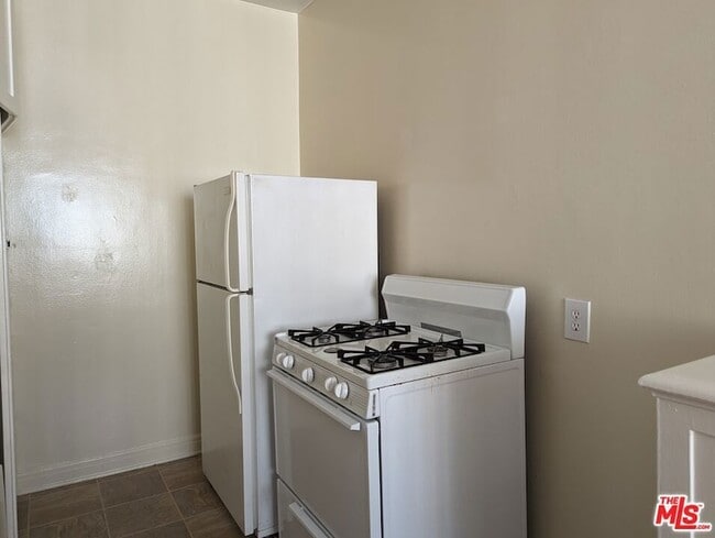 Building Photo - 621 S Gramercy Pl