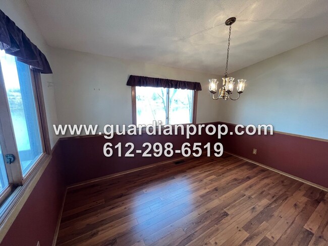 Building Photo - Split Level Townhouse Available May 1st on...