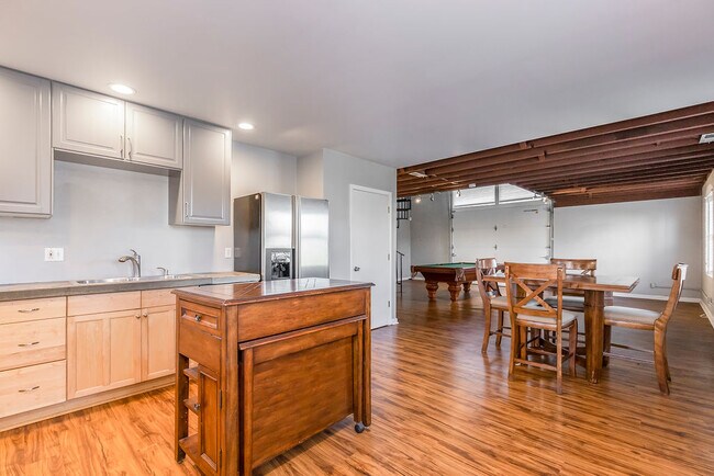 Kitchen - 1216 E Armour Blvd