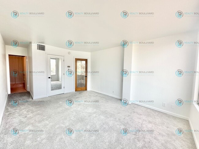 Building Photo - Exquisite 1-bedroom, 2-bathroom condo Overlooking the beautiful Truckee River with covered parking!