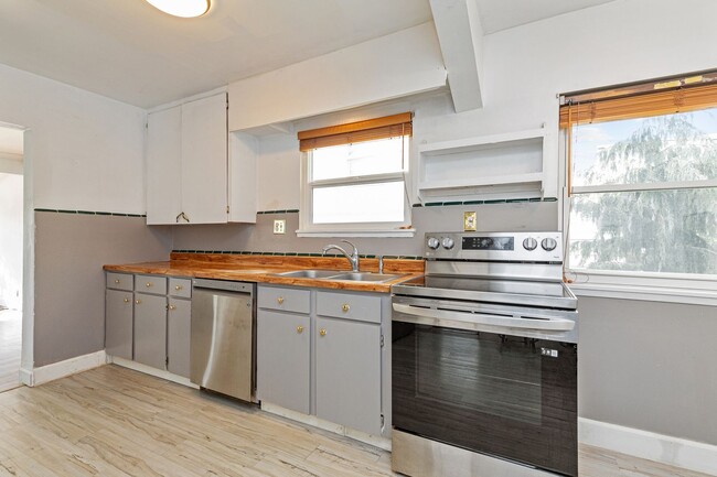 Building Photo - 5155